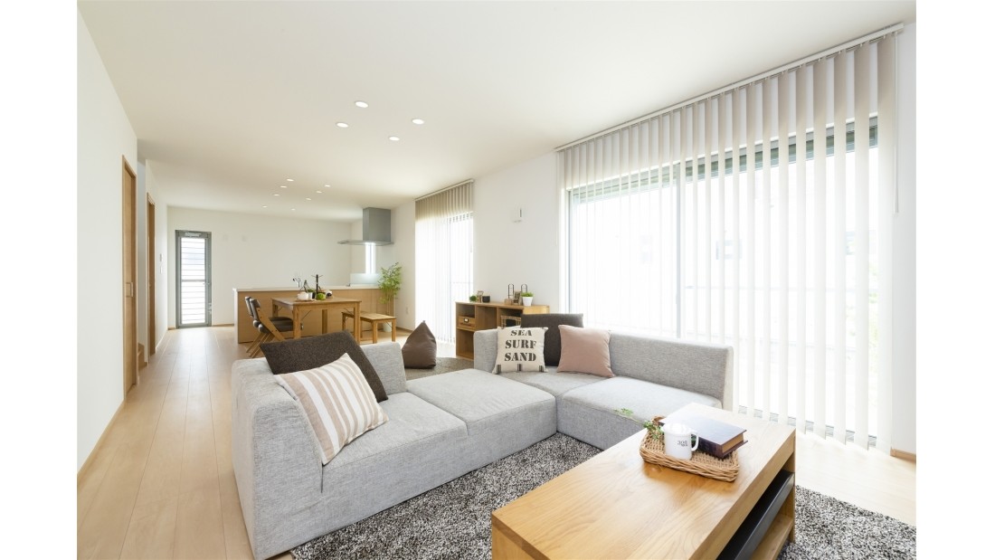 ＬＤＫは25帖の大空間。強靭な躯体を保つ4.3倍２×４工法で梁のない広々としたＬＤＫを実現しています。