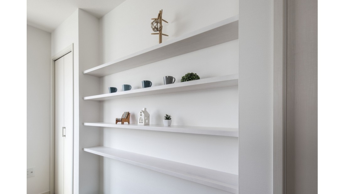 リビングの背面には、ちょっとした飾り棚を配置することで、住む方の好みに合わせた空間に仕上げることが出来る工夫がしてあります。