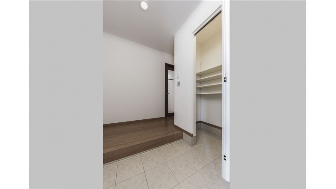 大容量のシューズクローク。