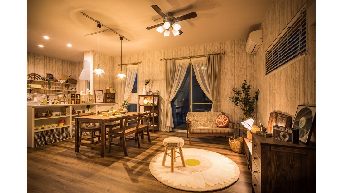 夜はよりいっそうアンティークな雰囲気を醸し出してくれます。