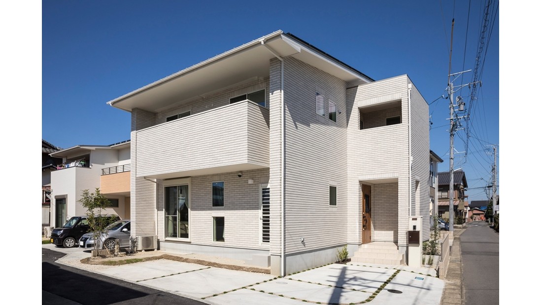 外観はいつまでも美しい総タイル外壁。メンテナンスフリーで、時を経ても色褪せず、経年劣化による色の変化が深い風合いをもたらします。